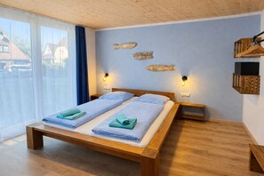 2 bedrooms, travel cot, free WiFi, bed sheets - Deichfix - spacious vacation apartment for up to 5 guests (Büsum)