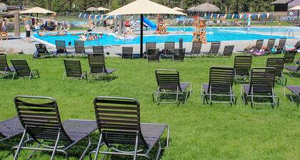 Dog-friendly gem near the Village & resort with SHARC passes & amazing views