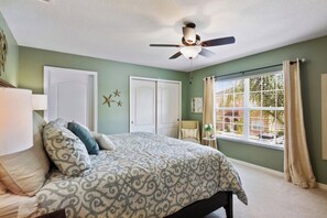 4 bedrooms, desk, iron/ironing board, travel crib