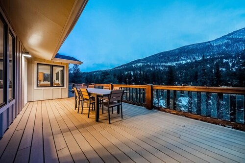 SALE! Epic Views | Riverfront | 2 Mins from RMNP