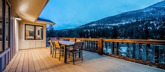 SALE! Epic Views | Riverfront | 2 Mins from RMNP