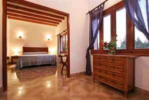 6 Schlafzimmer, Zimmersafe, Bügeleisen/Bügelbrett, kostenloses WLAN