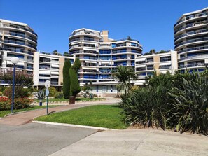 Exterior - Magnificent 3-room apartment close to the sea, swimming pool, beach, shops all within walking distance (Mandelieu-la-Napoule)