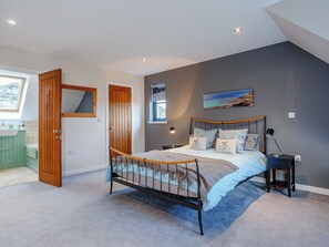 4 bedrooms, bed sheets