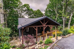 Exterior - Sky Laurel Cottage - 3 bed 2 bath home, 1 mile Walk to Blowing Rock, pet friendly (Blowing Rock)