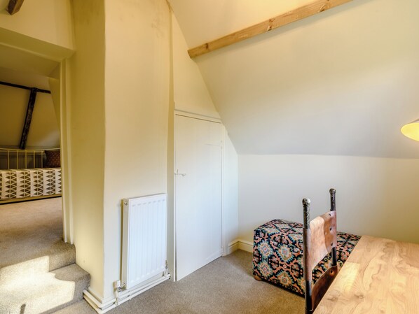 2 室のベッドルーム、WiFi (無料)、ベッドシーツ
