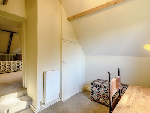 This family cottage is perfect for exploring Norwich, the Broads and the coast.