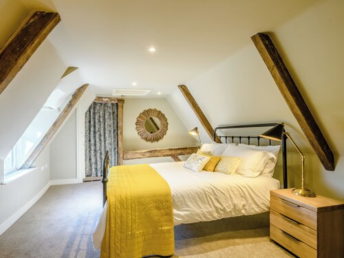 This family cottage is perfect for exploring Norwich, the Broads and the coast.