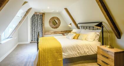 This family cottage is perfect for exploring Norwich, the Broads and the coast.