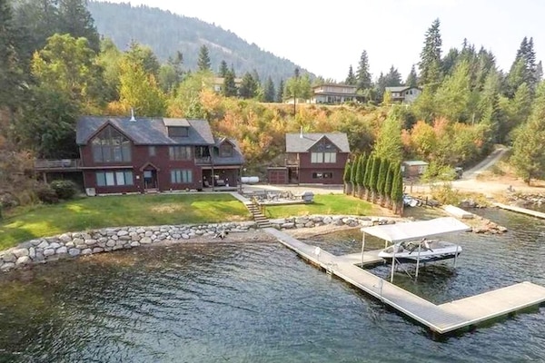 House, Guest House, Dock/Boat Lift, 200 feet of private lakefront