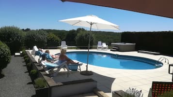 Een verwarmd zwembad