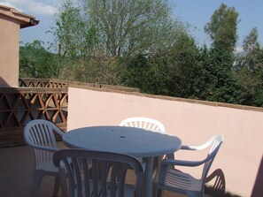 تناول الطعام بالخارج