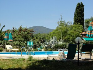 حمّام سباحة خارجي