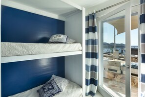 4 Schlafzimmer, Zimmersafe, Bügeleisen/Bügelbrett, WLAN