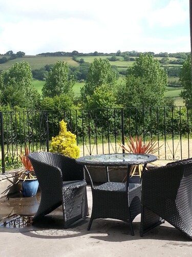 Cosy First Floor rural Apartment with Views