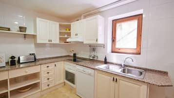 冰箱、微波炉、烤箱、洗碗机