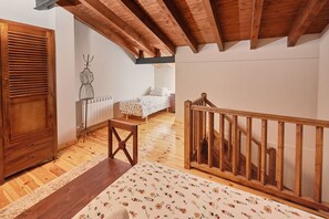 3 habitaciones, tabla de planchar con plancha, internet y ropa de cama 