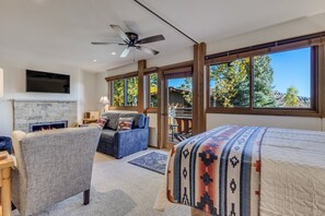 1 bedroom, desk, iron/ironing board, travel crib - 🏔️Ski Access~Hot Tub~Studio Premier 106🏔️ (Snowmass Village)