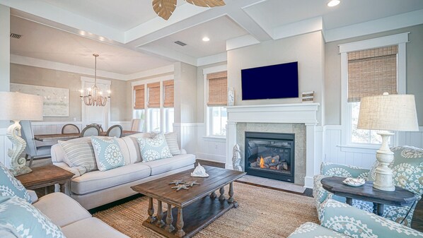 Smart TV, fireplace, books - "7th Inning Stretch" NatureWalk at 30a with Bocce Court, Golf Cart and Bikes (Santa Rosa Beach)