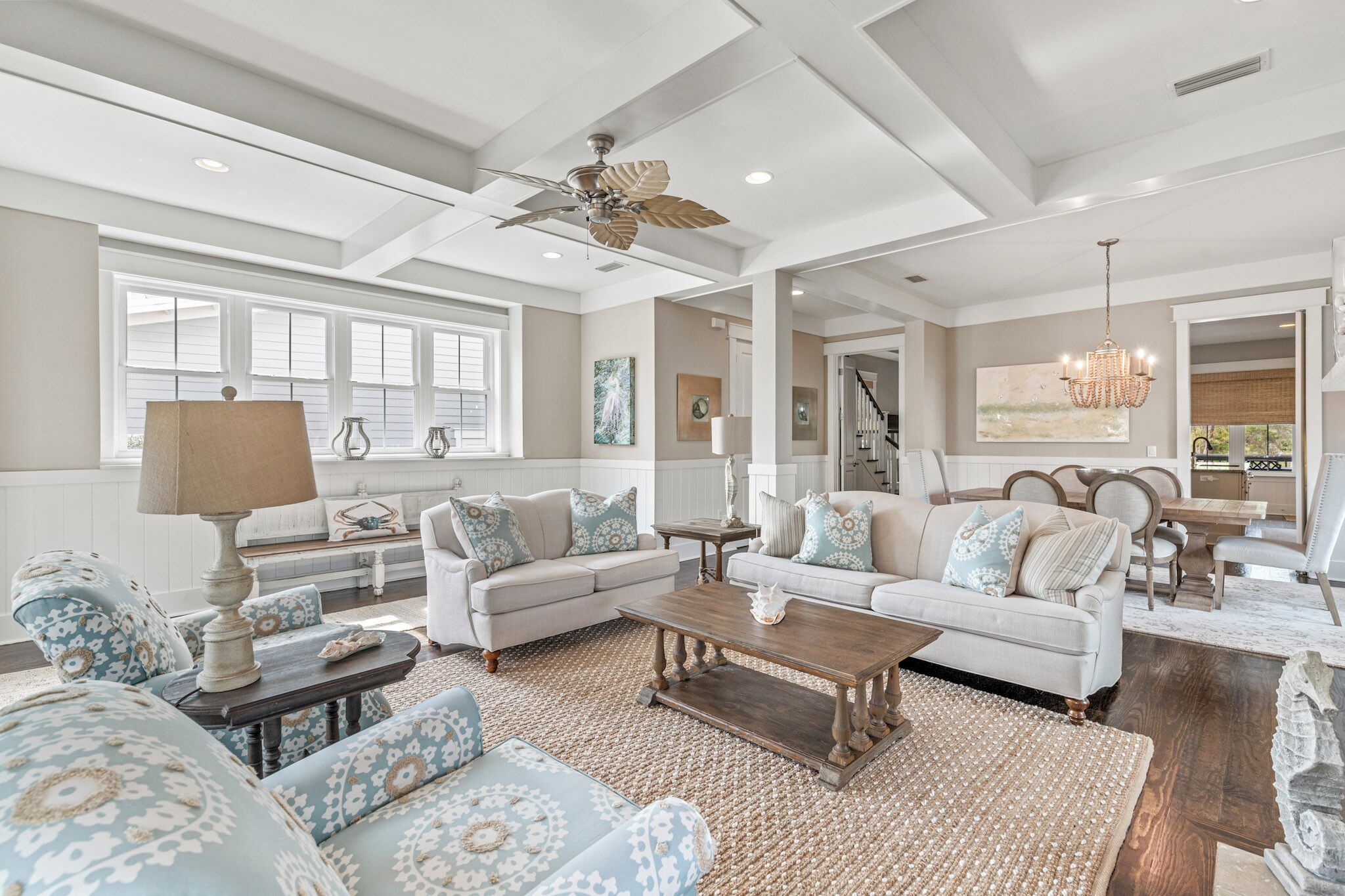 智能電視、壁爐、書籍