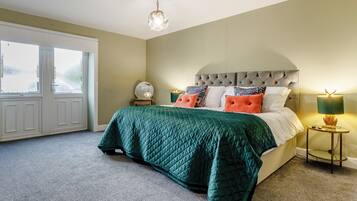 5 bedrooms, free WiFi, bed sheets