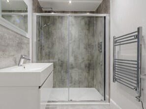 Towels - 5 bedroom accommodation in Penicuik (Penicuik)