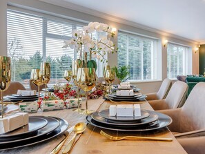 Dining - 5 bedroom accommodation in Penicuik (Penicuik)