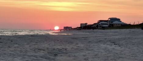 بالقرب من الشاطئ