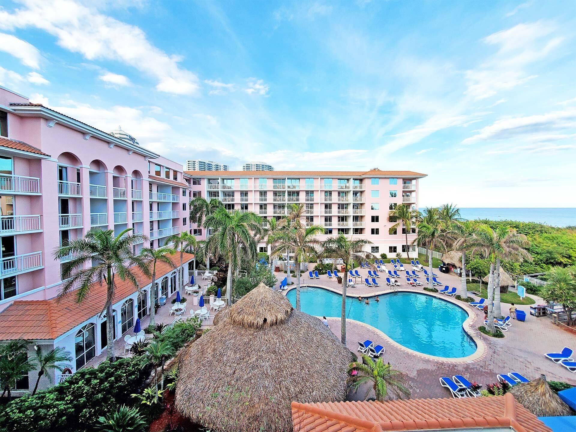 NEW LISTING! Palm Beach Shores Resort - Comfortable King Bed - Private Beach