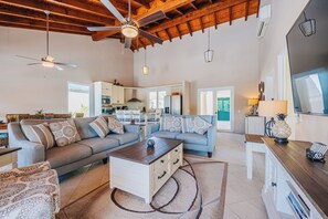 Smart TV - Simple Pleasures Beautiful 3BR/3BA Villa in TDS with private pool and Jacuzzi. (Noord)