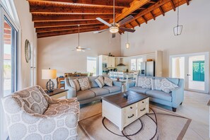 Smart TV - Simple Pleasures Beautiful 3BR/3BA Villa in TDS with private pool and Jacuzzi. (Noord)