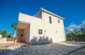 Front of property - Artemis Oasis Villa (Zakynthos)