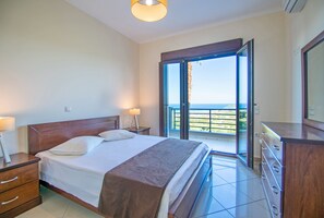 Honeymoon Villa | 4 bedrooms, blackout curtains, soundproofing, iron/ironing board - Artemis Oasis Villa (Zakynthos)