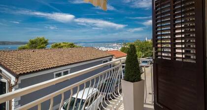 Ferienwohnung mit SĂŒdbalkon und Meeresblick in StrandnĂ€he