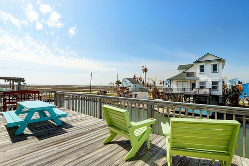 Jamaica Beach Waterfront Home! w/ Paddleboards, Kayak, Pedal Boat, Fishing Gears