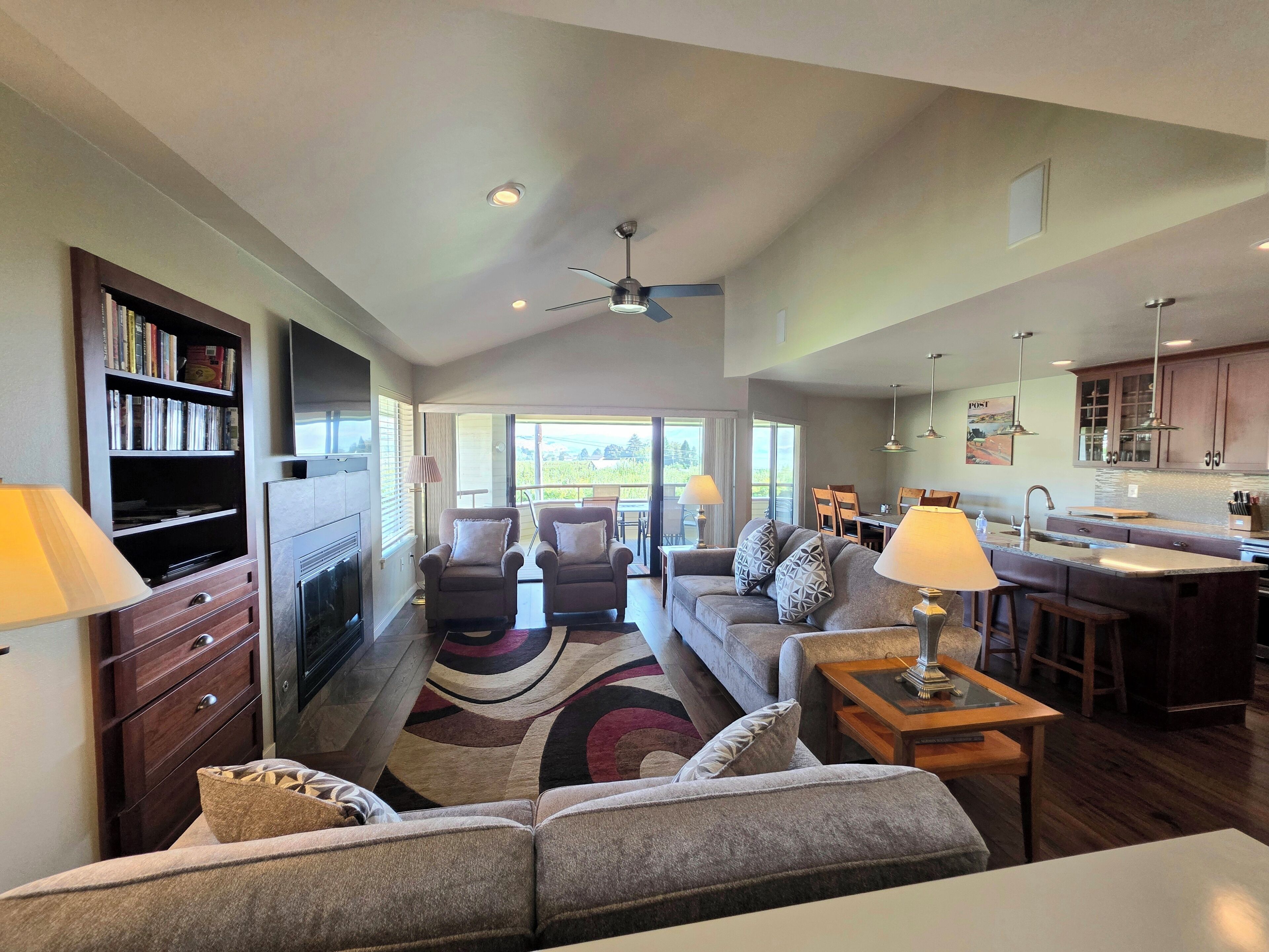Wapato Point Halmalka Condo 510b 3 Bed 2 Bath Sleeps 8, Lake Views, Next To Pool - Washington