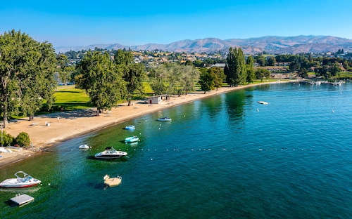 Wapato Point Halmalka Condo 510B 3 Bed 2 Bath Sleeps 8, Lake Views, Next to Pool