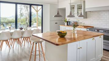 KylskÄp, mikrovÄgsugn, ugn och diskmaskin