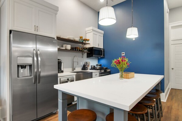 Fridge, microwave, oven, stovetop - Home near Superdome and 10 minute drive to French Quarter. (New Orleans)