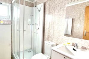 Shower, towels