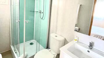 Douche, serviettes fournies