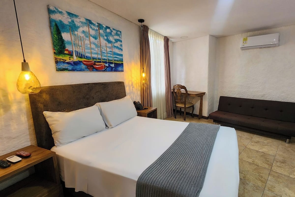 Superior with Balcony | Desk, soundproofing, free WiFi, bed sheets