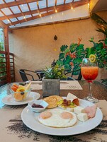 Desayuno completo incluido todos los días 