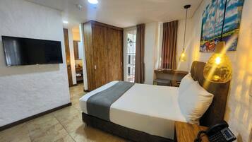 Superior with Balcony | Desk, soundproofing, free WiFi, bed sheets