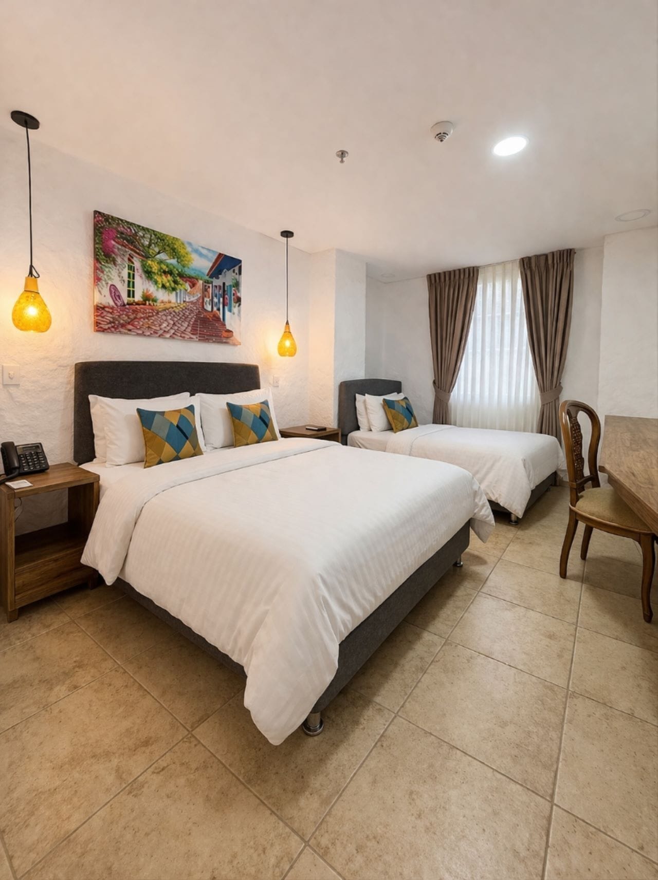 مكتب وتجهيزات عازلة للصوت وواي فاي مجانًا وملاءات أسرّة