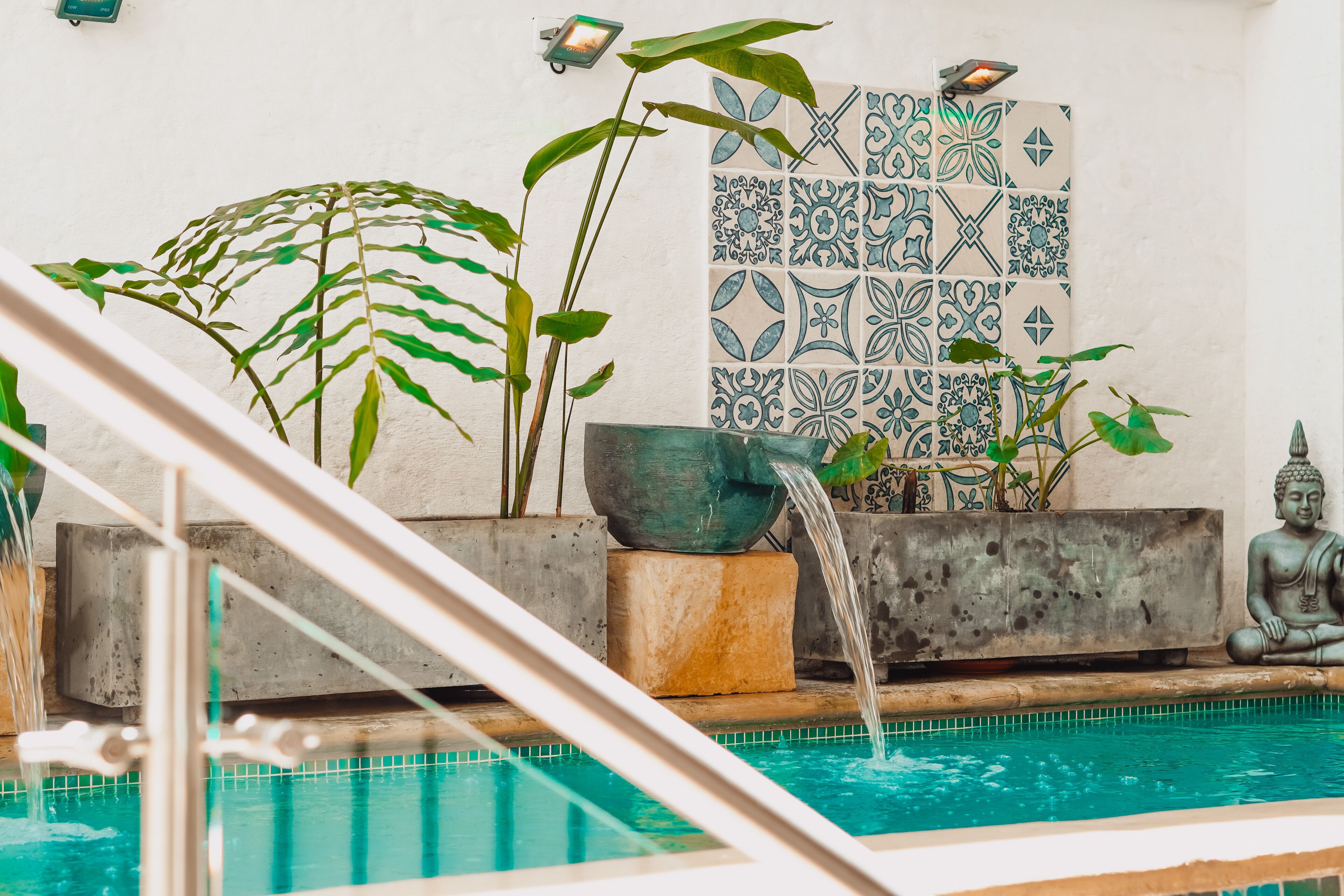 Indoor pool, sun loungers