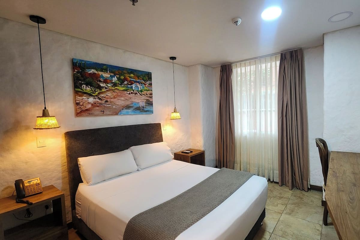 Standard Double | Desk, soundproofing, free WiFi, bed sheets