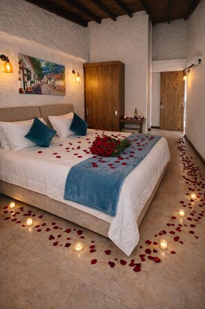 Superior with Balcony | Desk, soundproofing, iron/ironing board, free WiFi - Casa del Hidalgo Hotel Cali Centenario (Cali)