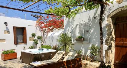 Avli Traditional Home with Private Jacuzzi