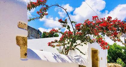 Avli Traditional Home with Private Jacuzzi